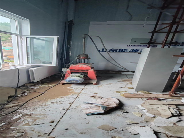 张金镇地基基础下沉墙体裂缝加固注浆顶升施工